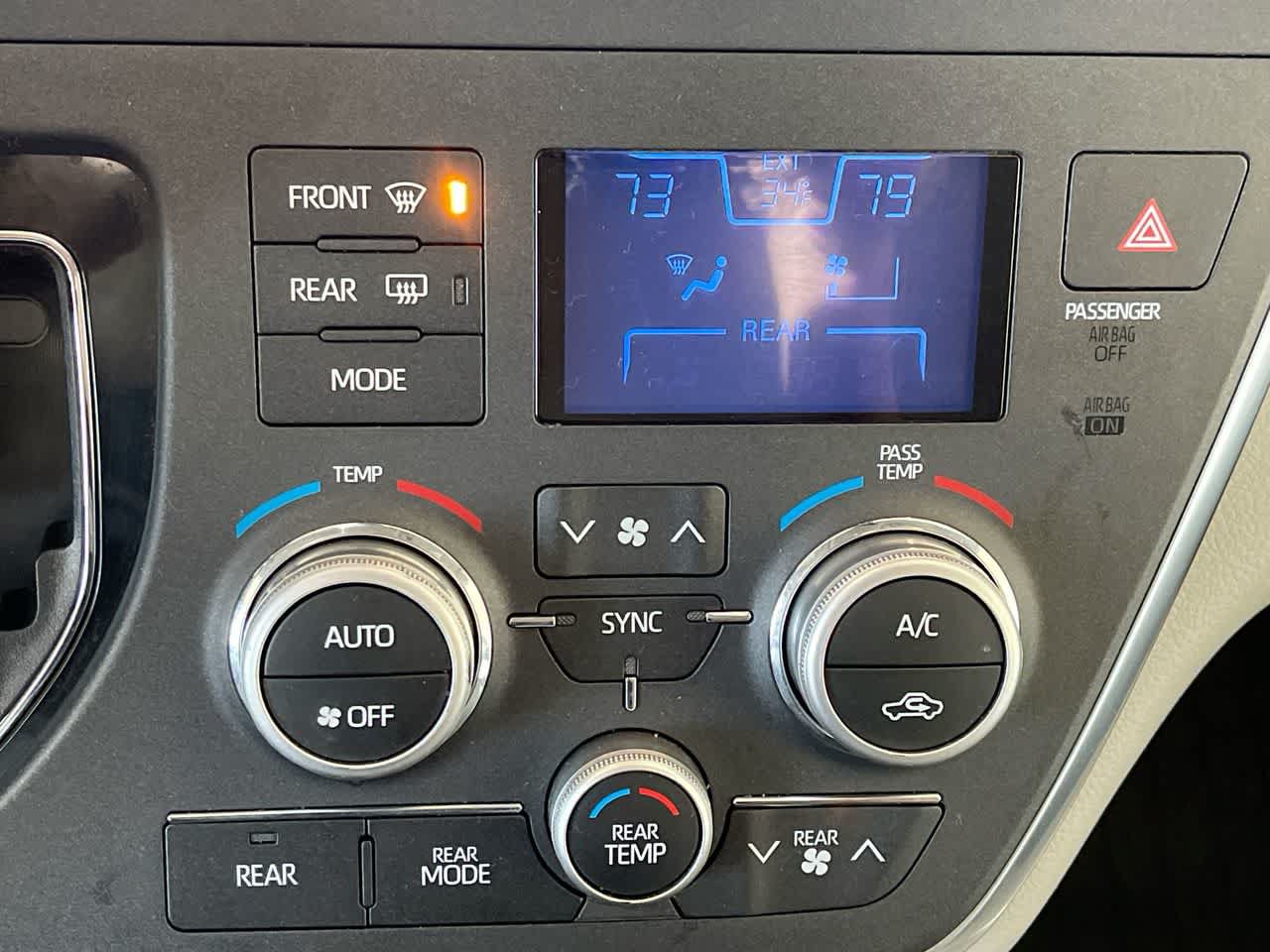 Used 2018 Toyota Sienna XLE FWD image 18