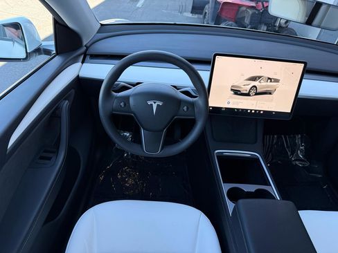 Used 2024 Tesla Model Y Long Range image 4