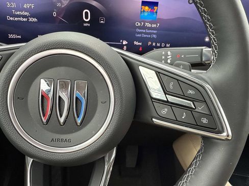 Used 2025 Buick Envision Preferred image 16