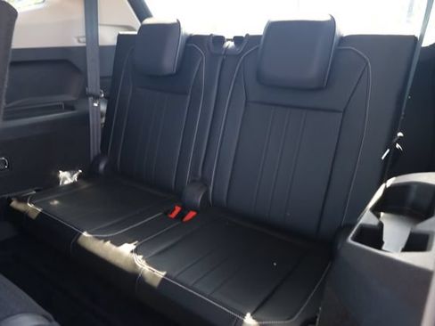 Used 2023 Volkswagen Tiguan SE FWD image 28