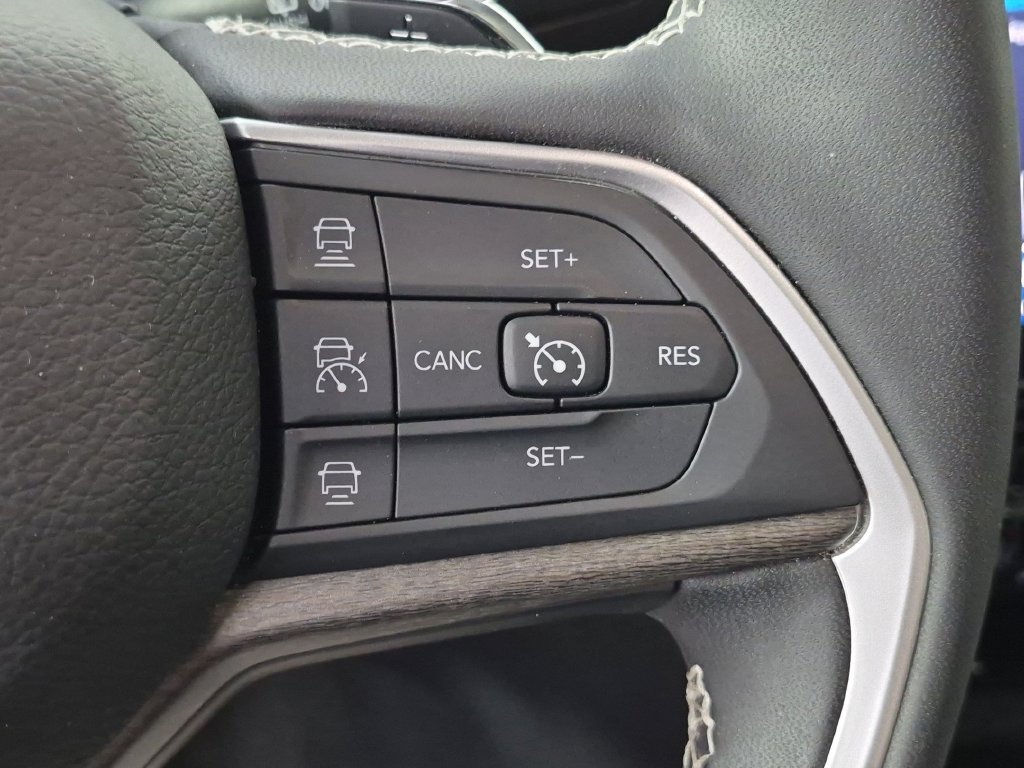 Used 2024 Jeep Grand Cherokee Limited w/ Black Appearance Package AWD/4WD image 20