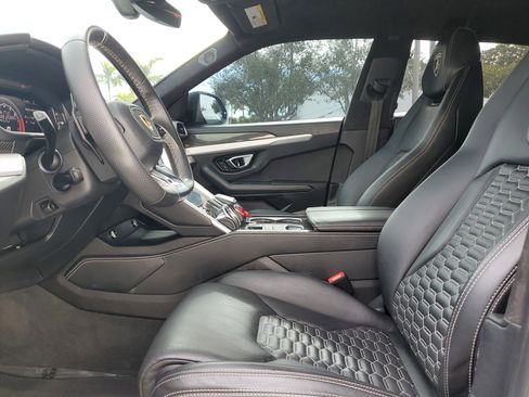 Used 2021 Lamborghini Urus image 21