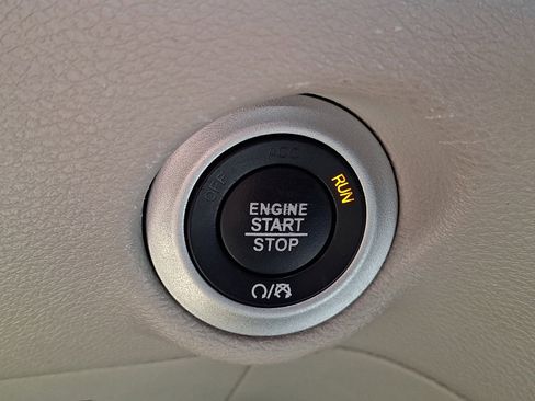Used 2024 Chrysler Pacifica Touring-L FWD image 22
