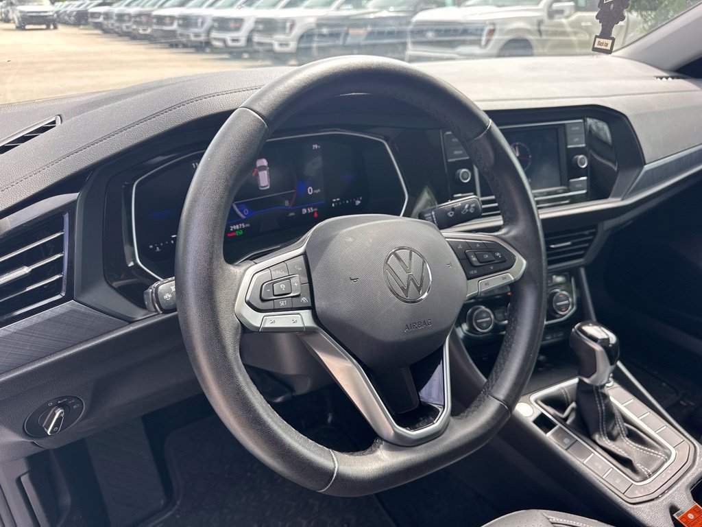 Certified 2024 Volkswagen Jetta SE w/ Panoramic Sunroof Package FWD image 9