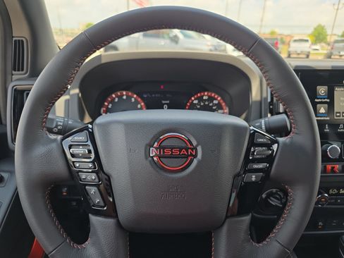 Used 2025 Nissan Frontier PRO-4X AWD/4WD image 18