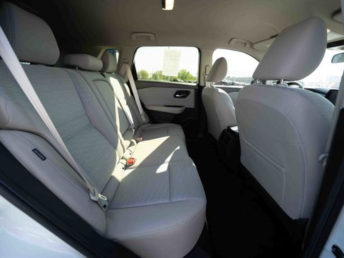 Used 2023 Nissan Rogue SV AWD/4WD image 25