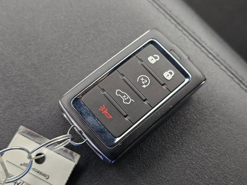 Used 2024 Jeep Grand Cherokee Laredo RWD image 30