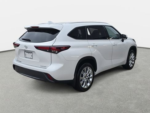 Used 2024 Toyota Highlander Limited image 5