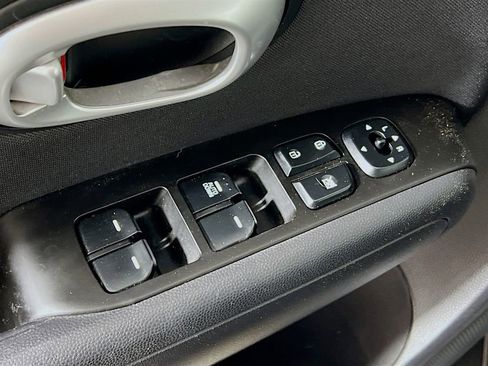 Used 2015 Kia Soul FWD image 17