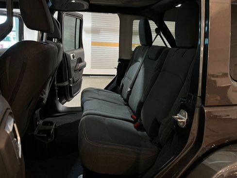 Used 2025 Jeep Wrangler Unlimited Sahara AWD/4WD image 25