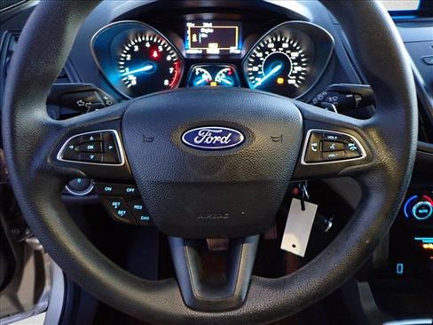 Used 2017 Ford Escape SE image 13