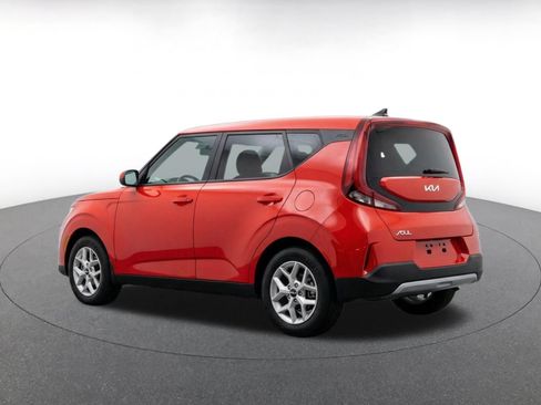 Used 2025 Kia Soul LX w/ LX Technology Package FWD image 7