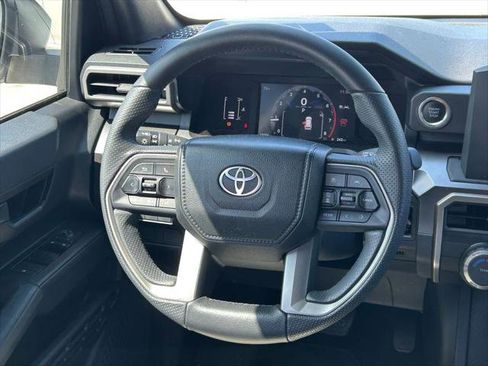 Certified 2025 Toyota 4Runner SR5 AWD/4WD image 38