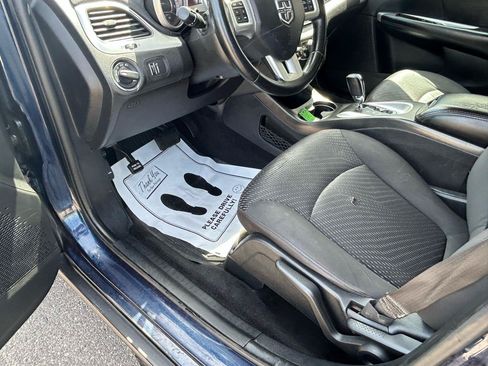 Used 2018 Dodge Journey SE w/ Connectivity Group FWD image 10