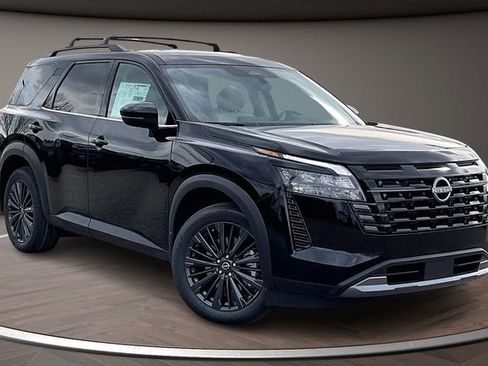 New 2026 Nissan Pathfinder SL image 2