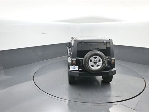 Used 2017 Jeep Wrangler Unlimited Sahara image 22