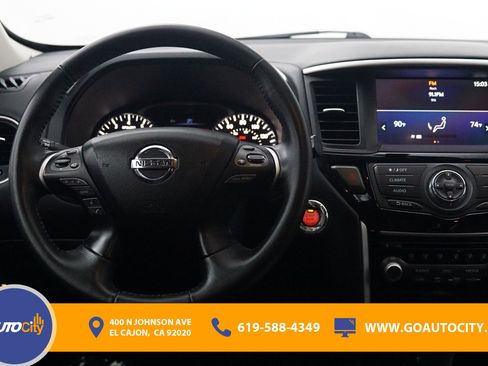 Used 2020 Nissan Pathfinder SV image 5