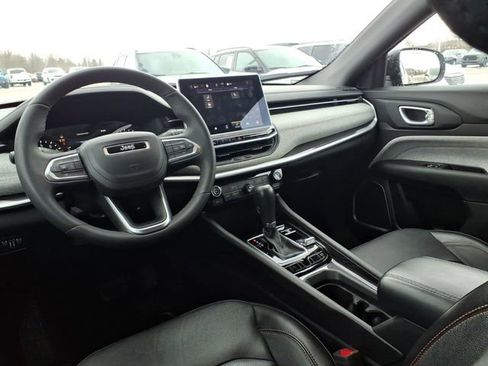 Used 2023 Jeep Compass Latitude image 6