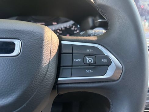 Used 2024 Jeep Compass Latitude AWD/4WD image 23