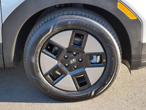 Certified 2025 Hyundai Santa Fe SEL image 15