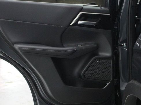 New 2025 Mitsubishi Outlander SE image 26