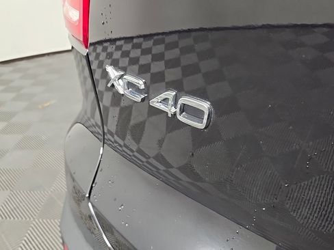 Used 2024 Volvo XC40 B5 Ultimate w/ Climate Package image 10