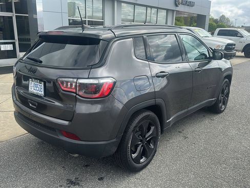 Used 2021 Jeep Compass Latitude FWD image 9