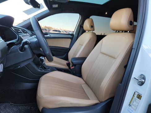 Used 2022 Volkswagen Tiguan SE R-Line image 13