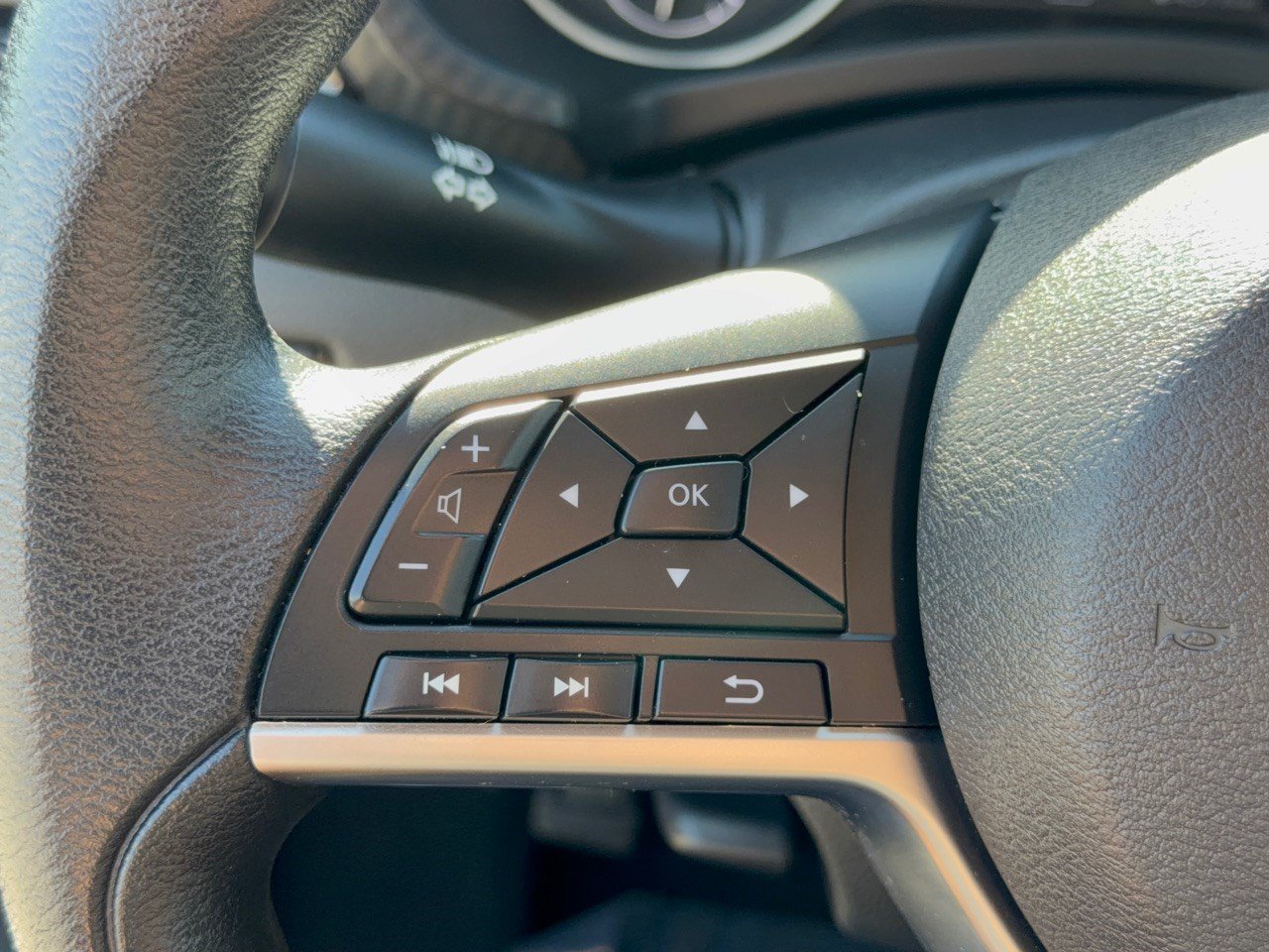 Used 2025 Nissan Sentra SV FWD image 18