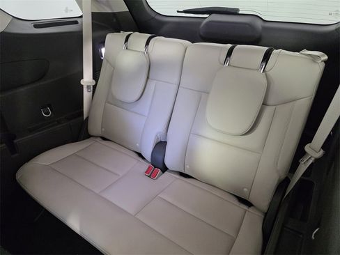 Used 2023 Ford Explorer Platinum w/ Technology Package image 17