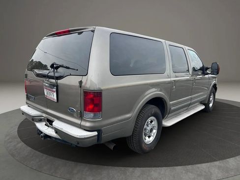 Used 2005 Ford Excursion Limited image 3