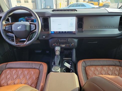 New 2025 Ford Bronco Badlands image 11