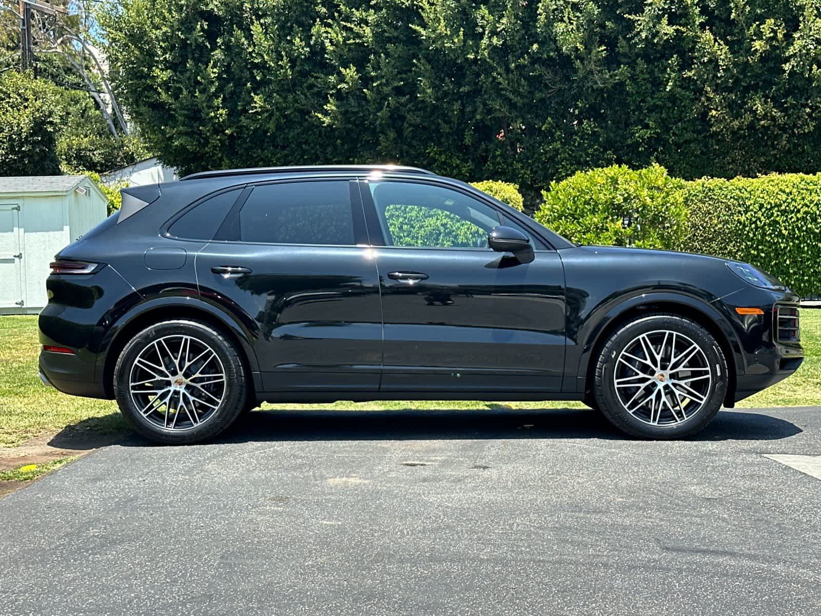 Certified 2026 Porsche Cayenne AWD/4WD image 9