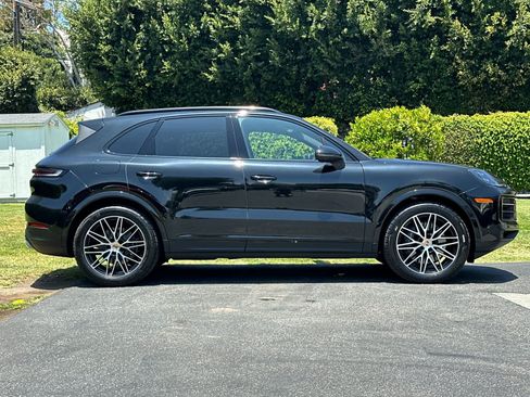 Certified 2026 Porsche Cayenne AWD/4WD image 9