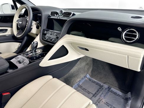 Certified 2021 Bentley Bentayga image 2