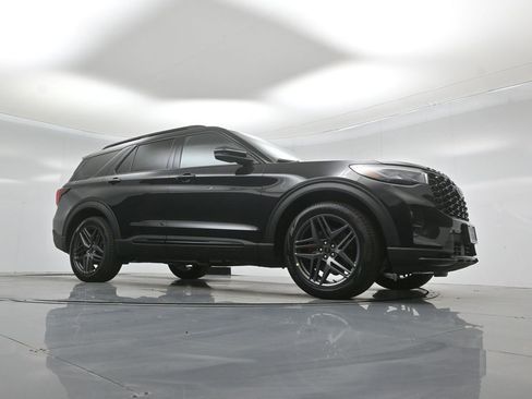 New 2026 Ford Explorer ST AWD/4WD image 3