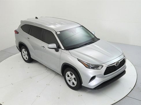 Used 2023 Toyota Highlander L image 13