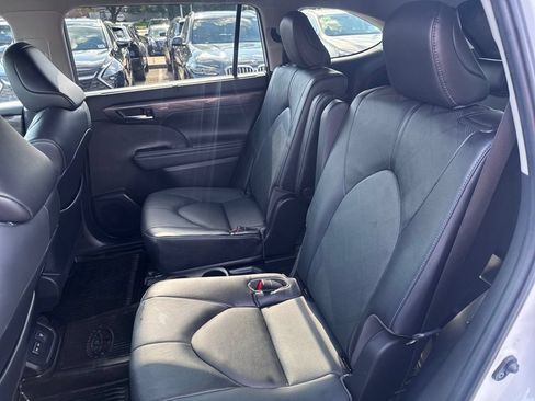 Used 2023 Toyota Highlander Platinum AWD/4WD image 38