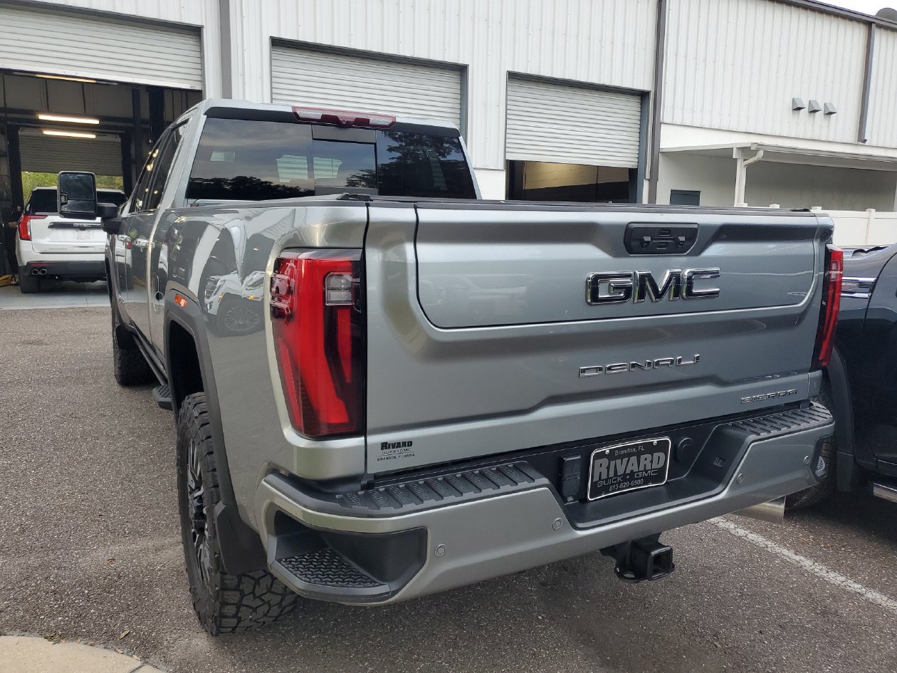 Used 2024 GMC Sierra 2500 Denali Ultimate AWD/4WD image 3