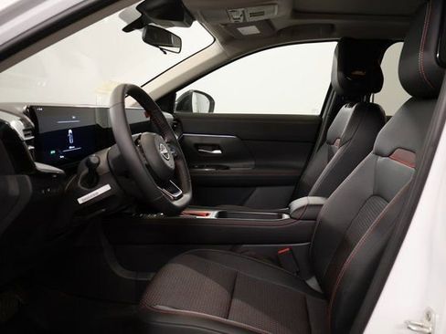 New 2026 Nissan Kicks SR w/ SR Premium Package AWD/4WD image 11