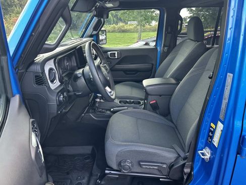 Used 2024 Jeep Wrangler Unlimited Sahara AWD/4WD image 25