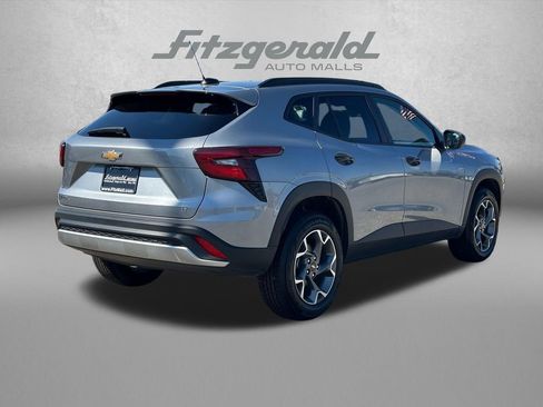 Certified 2025 Chevrolet Trax LT FWD image 5