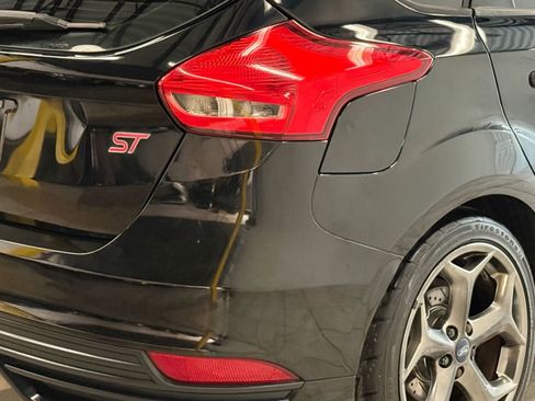 Used 2017 Ford Focus ST image 10