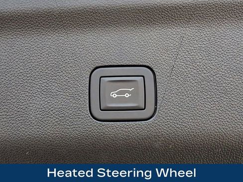 Used 2025 Chevrolet Suburban Premier image 32