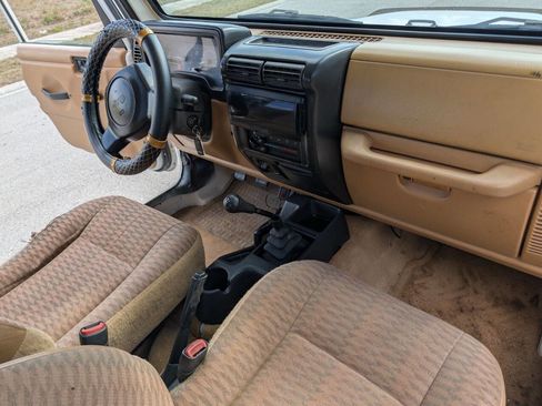 Used 1998 Jeep Wrangler SE image 14