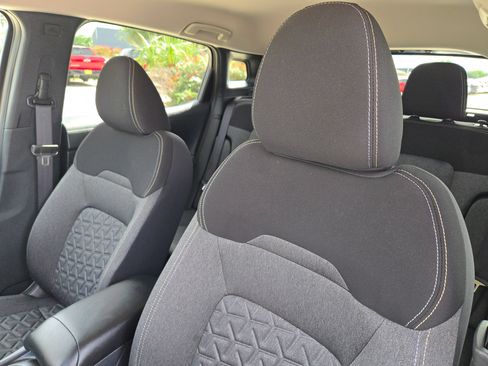 Used 2025 Nissan Kicks SV FWD image 9