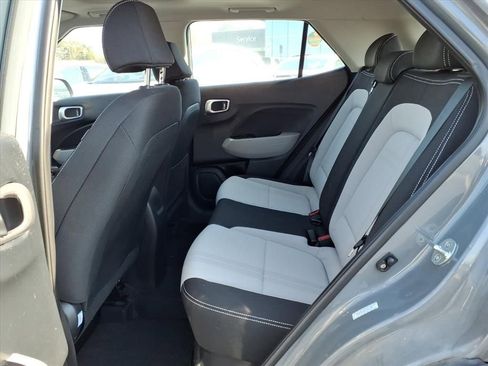 Used 2023 Hyundai Venue SEL w/ Cargo Package image 4