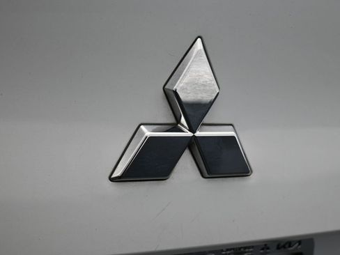 Used 2022 Mitsubishi Outlander SE image 37