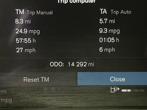 Used 2024 Volvo XC40 B5 Plus image 6