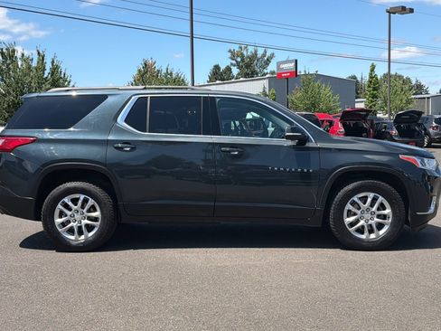 Used 2021 Chevrolet Traverse LT FWD image 3